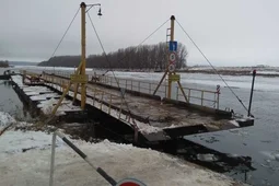 Сорванный льдиной понтонный мост восстановили в Воронежской области