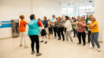 Танцы без музыки и велосипед на трех колесах. В Воронеже отметили Международный день глухих