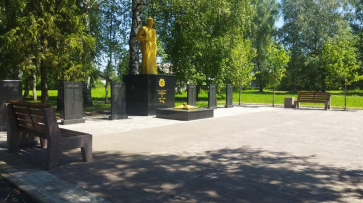 В верхнехавском селе Большая Приваловка отремонтировали военный мемориал