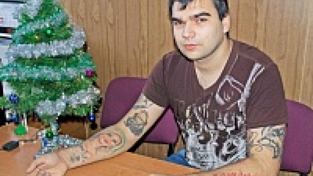 Лискинец Геннадий Калашников сделал себе татуировку с изображением Анны Семенович